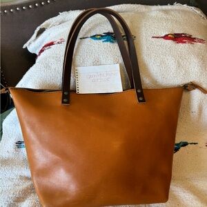 Portland Leather OG zipper tote in Saddle
